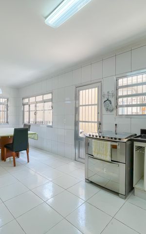 Casa à venda com 135m², 5 quartos e 10 vagas Casa à venda com 135m², 5 quartos e 10 vagasCozinha