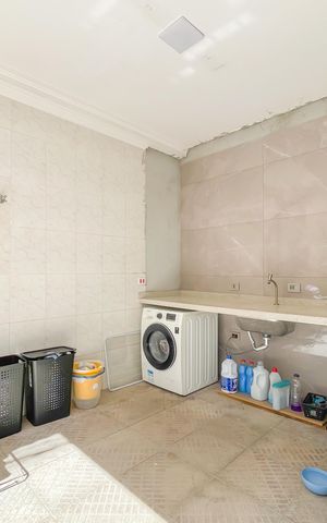 Casa à venda com 135m², 5 quartos e 10 vagas Casa à venda com 135m², 5 quartos e 10 vagasÁrea de Serviço