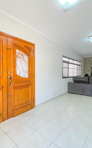 Casa à venda com 135m², 5 quartos e 10 vagas Casa à venda com 135m², 5 quartos e 10 vagasSala