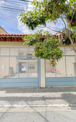 Casa à venda com 135m², 5 quartos e 10 vagas Casa à venda com 135m², 5 quartos e 10 vagasFachada