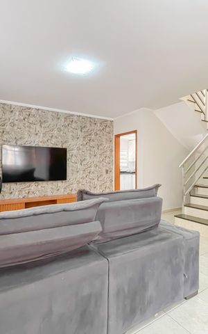 Casa à venda com 135m², 5 quartos e 10 vagas Casa à venda com 135m², 5 quartos e 10 vagasSala