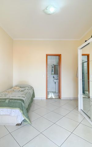 Casa à venda com 135m², 5 quartos e 10 vagas Casa à venda com 135m², 5 quartos e 10 vagasSuíte 3