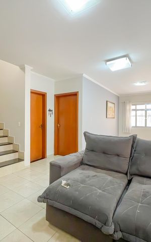 Casa à venda com 135m², 5 quartos e 10 vagas Casa à venda com 135m², 5 quartos e 10 vagasSala