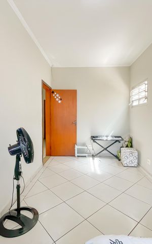 Casa à venda com 135m², 5 quartos e 10 vagas Casa à venda com 135m², 5 quartos e 10 vagasQuarto 5
