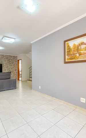 Casa à venda com 135m², 5 quartos e 10 vagas Casa à venda com 135m², 5 quartos e 10 vagasSala