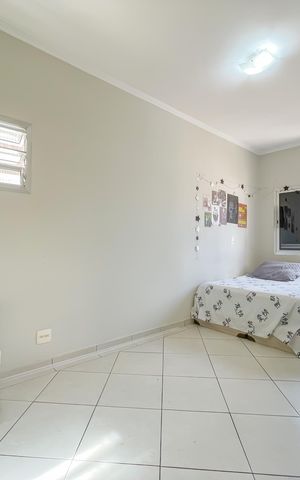 Casa à venda com 135m², 5 quartos e 10 vagas Casa à venda com 135m², 5 quartos e 10 vagasQuarto 5