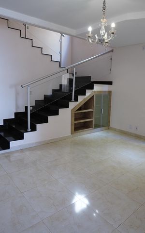 Casa à venda com 290m², 4 quartos e 4 vagas