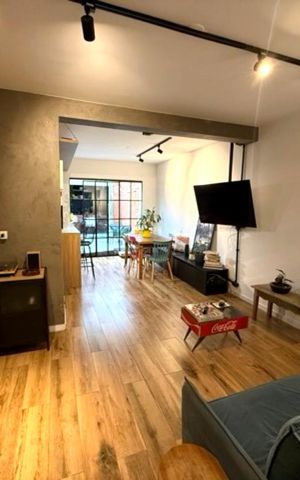 Casa à venda com 155m², 2 quartos e 2 vagas Casa à venda com 155m², 2 quartos e 2 vagasSala