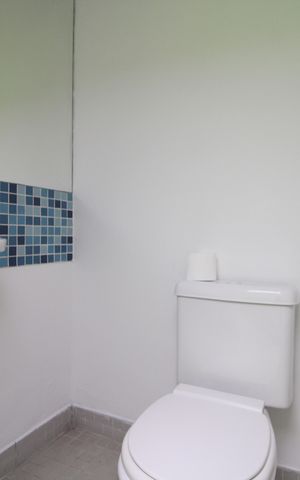 Casa de condomínio à venda com 75m², 2 quartos e 2 vagasBanheiro de serviço