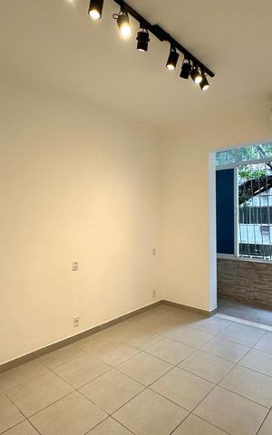 Apartamento à venda com 188m², 4 quartos e 2 vagas Apartamento à venda com 188m², 4 quartos e 2 vagasSala