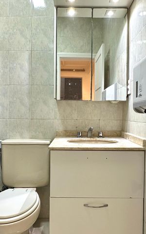 Apartamento à venda com 188m², 4 quartos e 2 vagas Apartamento à venda com 188m², 4 quartos e 2 vagasBanheiro social