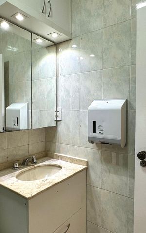 Apartamento à venda com 188m², 4 quartos e 2 vagas Apartamento à venda com 188m², 4 quartos e 2 vagasBanheiro social