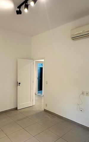 Apartamento à venda com 188m², 4 quartos e 2 vagas Apartamento à venda com 188m², 4 quartos e 2 vagasQuarto