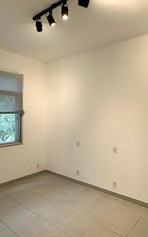 Apartamento à venda com 188m², 4 quartos e 2 vagas Apartamento à venda com 188m², 4 quartos e 2 vagasQuarto