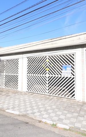 Casa à venda com 280m², 3 quartos e 3 vagasFachada