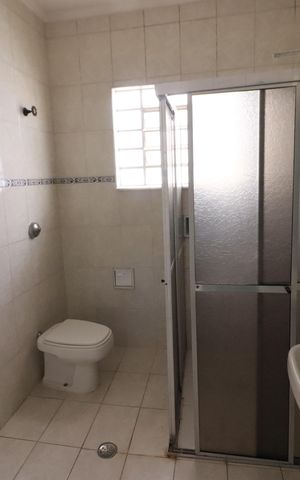 Casa à venda com 280m², 3 quartos e 3 vagasBanheiro 2