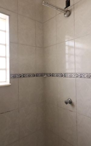 Casa à venda com 280m², 3 quartos e 3 vagasBanheiro 2