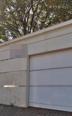 Casa para alugar com 330m², 4 quartos e 2 vagasFachada