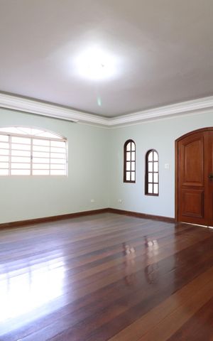 Casa para alugar com 330m², 4 quartos e 2 vagasSala 1