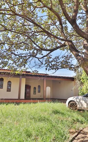 Casa para alugar com 330m², 4 quartos e 2 vagasFachada