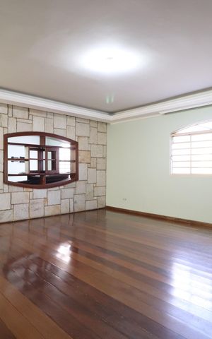 Casa para alugar com 330m², 4 quartos e 2 vagasSala 1