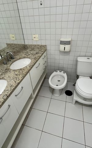 Apartamento à venda com 170m², 4 quartos e 3 vagas Apartamento à venda com 170m², 4 quartos e 3 vagasBanheiro da Suíte 2