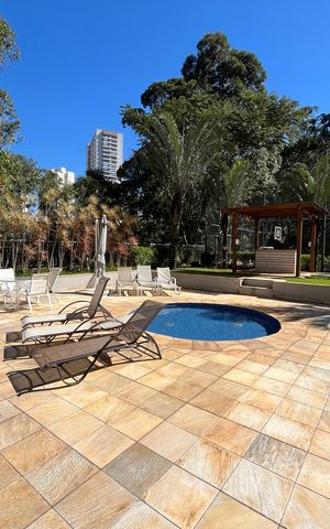 Apartamento à venda com 170m², 4 quartos e 3 vagas Apartamento à venda com 170m², 4 quartos e 3 vagasÁrea comum - Piscina