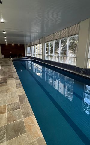 Apartamento à venda com 170m², 4 quartos e 3 vagas Apartamento à venda com 170m², 4 quartos e 3 vagasPiscina Coberta