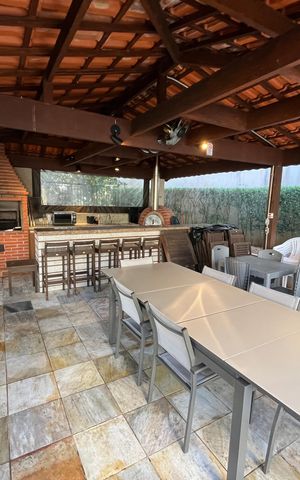 Apartamento à venda com 170m², 4 quartos e 3 vagas Apartamento à venda com 170m², 4 quartos e 3 vagasÁrea comum - Churrasqueira