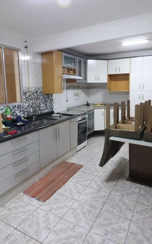 Casa à venda com 199m², 2 quartos e 2 vagasCozinha