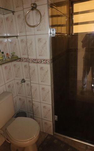 Casa à venda com 199m², 2 quartos e 2 vagasBanheiro 1