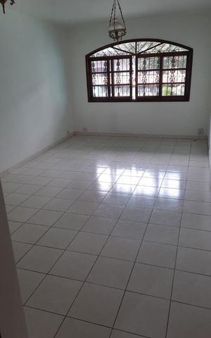 Casa à venda com 278m², 3 quartos e 4 vagas Casa à venda com 278m², 3 quartos e 4 vagasQuarto