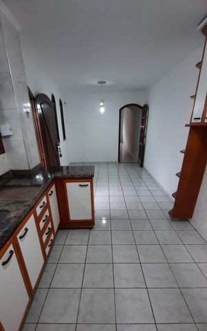 Casa à venda com 278m², 3 quartos e 4 vagas Casa à venda com 278m², 3 quartos e 4 vagasCozinha