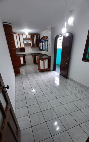 Casa à venda com 278m², 3 quartos e 4 vagas Casa à venda com 278m², 3 quartos e 4 vagasCozinha
