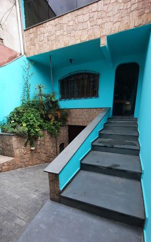 Casa à venda com 278m², 3 quartos e 4 vagas Casa à venda com 278m², 3 quartos e 4 vagasÁrea externa