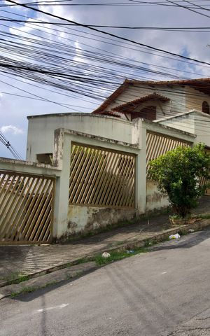 Casa à venda com 444m², 7 quartos e 5 vagas Casa à venda com 444m², 7 quartos e 5 vagasFachada da Casa