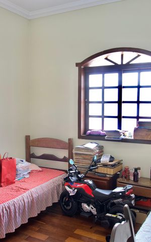 Casa à venda com 444m², 7 quartos e 5 vagas Casa à venda com 444m², 7 quartos e 5 vagasQuarto 2