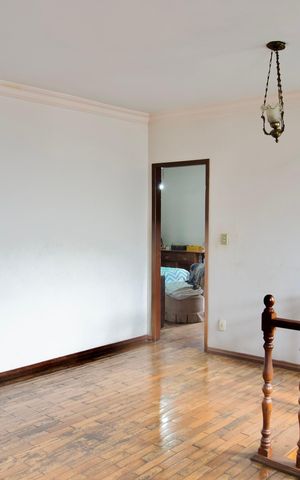 Casa à venda com 444m², 7 quartos e 5 vagas Casa à venda com 444m², 7 quartos e 5 vagasSala - Segundo Andar