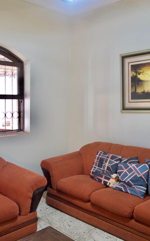 Casa à venda com 444m², 7 quartos e 5 vagas Casa à venda com 444m², 7 quartos e 5 vagasSala
