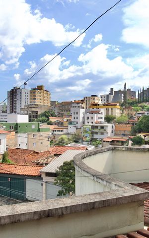 Casa à venda com 444m², 7 quartos e 5 vagas Casa à venda com 444m², 7 quartos e 5 vagasSuíte - Varanda Vista