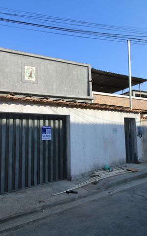 Casa à venda com 191m², 2 quartos e 1 vagaFachada da casa