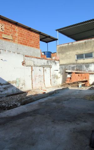 Casa à venda com 191m², 2 quartos e 1 vagaQuintal Fundos