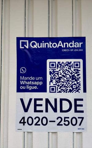 Casa à venda com 220m², 4 quartos e 5 vagas Casa à venda com 220m², 4 quartos e 5 vagasFachada