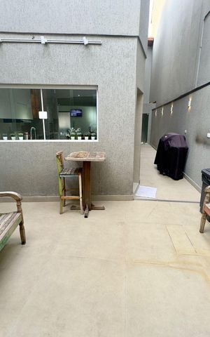 Casa à venda com 220m², 4 quartos e 5 vagas Casa à venda com 220m², 4 quartos e 5 vagasArea externa ofuro