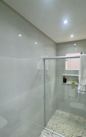 Casa à venda com 220m², 4 quartos e 5 vagas Casa à venda com 220m², 4 quartos e 5 vagasBanheiro 3