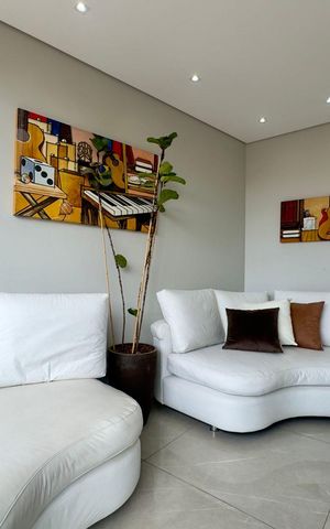 Casa à venda com 220m², 4 quartos e 5 vagas Casa à venda com 220m², 4 quartos e 5 vagasSala 2 varanda