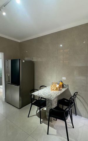 Casa à venda com 220m², 4 quartos e 5 vagas Casa à venda com 220m², 4 quartos e 5 vagasCozinha
