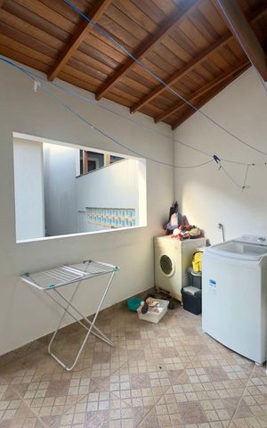 Casa à venda com 220m², 4 quartos e 5 vagas Casa à venda com 220m², 4 quartos e 5 vagasÁrea de Serviço