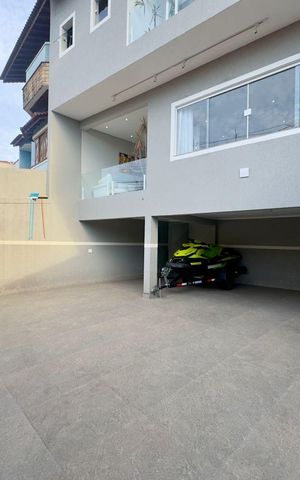 Casa à venda com 220m², 4 quartos e 5 vagas Casa à venda com 220m², 4 quartos e 5 vagasGaragem