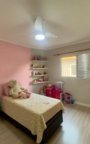 Casa à venda com 220m², 4 quartos e 5 vagas Casa à venda com 220m², 4 quartos e 5 vagasQuarto 4